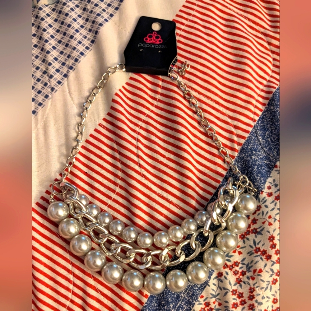 Paparazzi pearl necklace